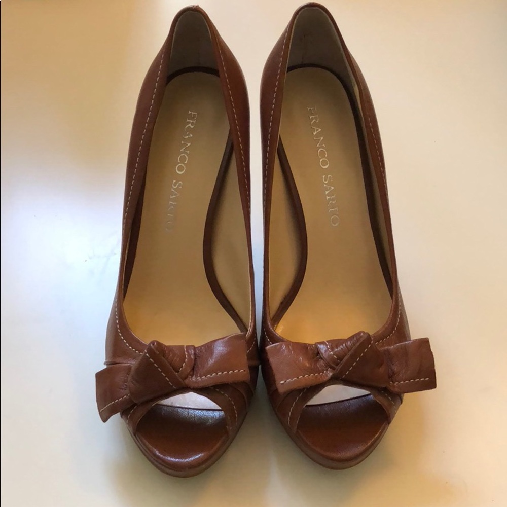 Franco Sarto brown peep toe heels with bow SZ 7.5